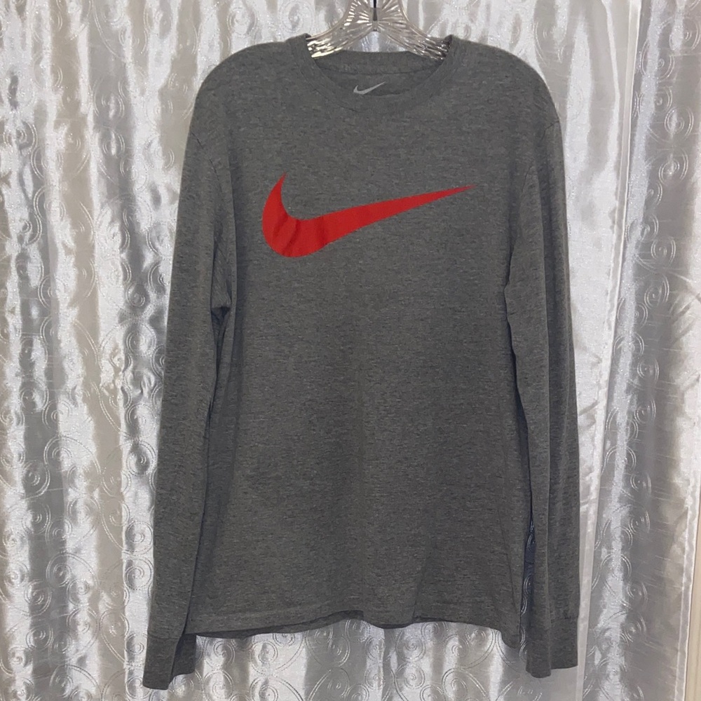 Nike Heather Gray Long Sleeve with Red Swoosh Adult Size Large 🔥 YB2